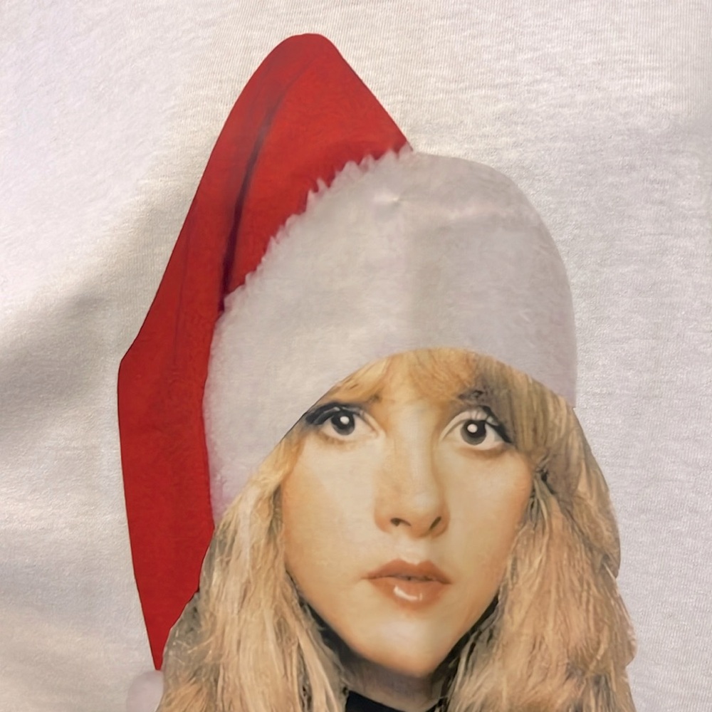 NWOT 🎄 “SAINT NICKS” STEVIE NICKS SANTA HAT CHRISTMAS HOLIDAY TSHIRT Women’s XL - Picture 6 of 7